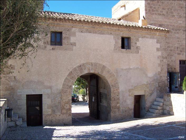 Entrada al castillo, vista desde el interior 