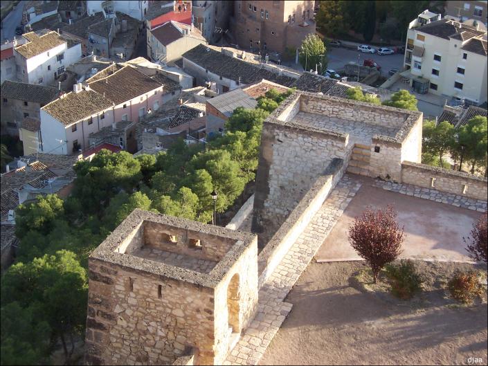 Vista superior de las murallas y torres 