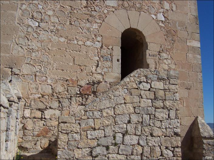 Escalera que lleva desde el interior de la torre del homenaje a los lienzos de la muralla de la zona superior
