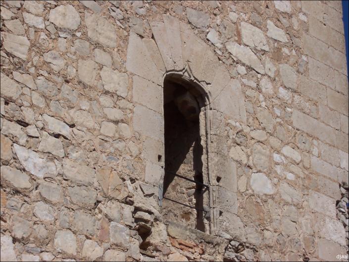 Ventana de la torre del homenaje que da al interior de la torre (exterior)