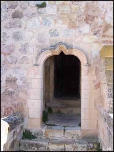Puerta de acceso a la torre del homenaje, por el camino de ronda