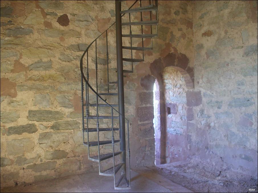 Escaleras de comunicacin interior entre las plantas de las torres