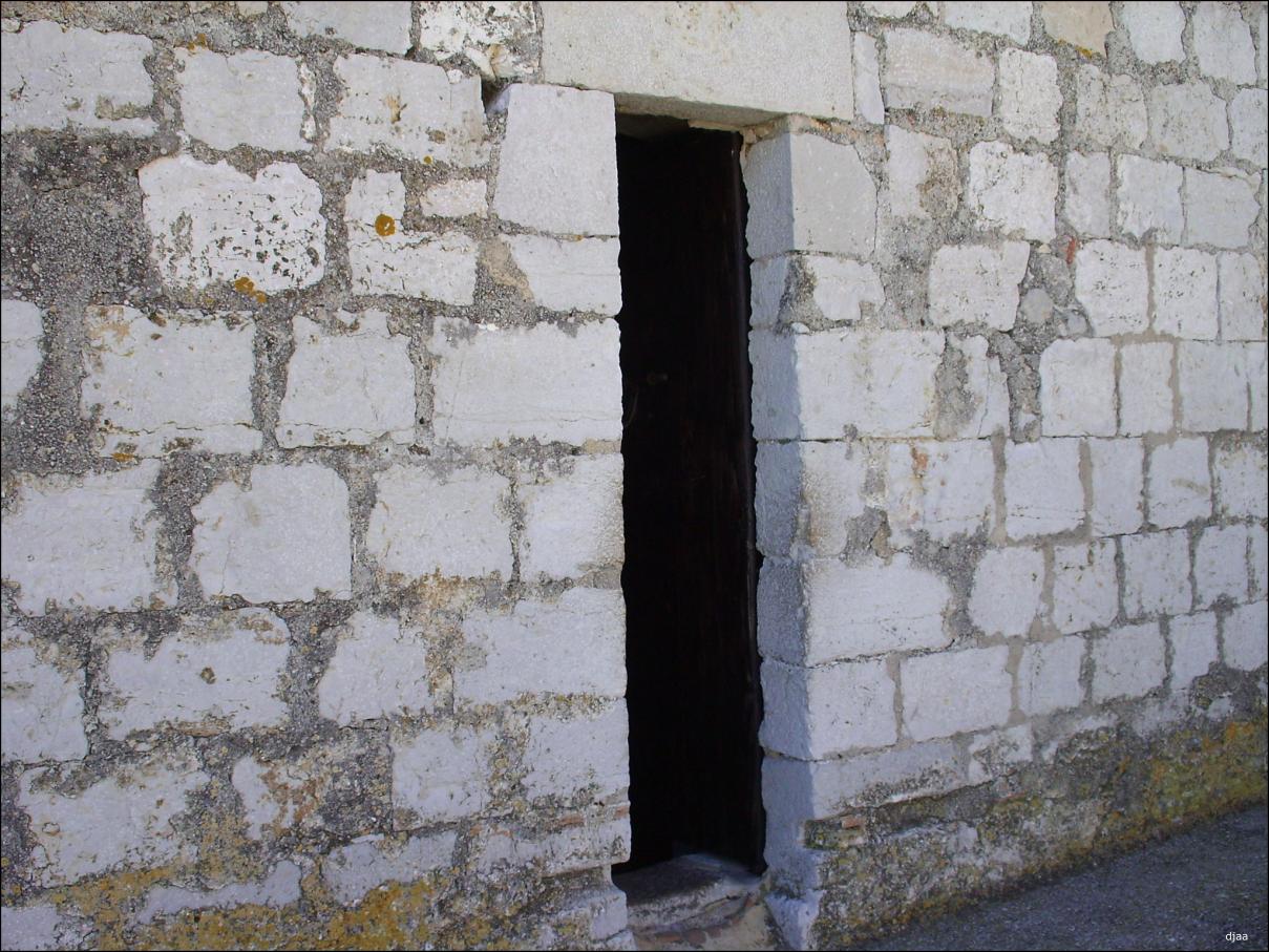 Una de la entradas a las salas del Castillo