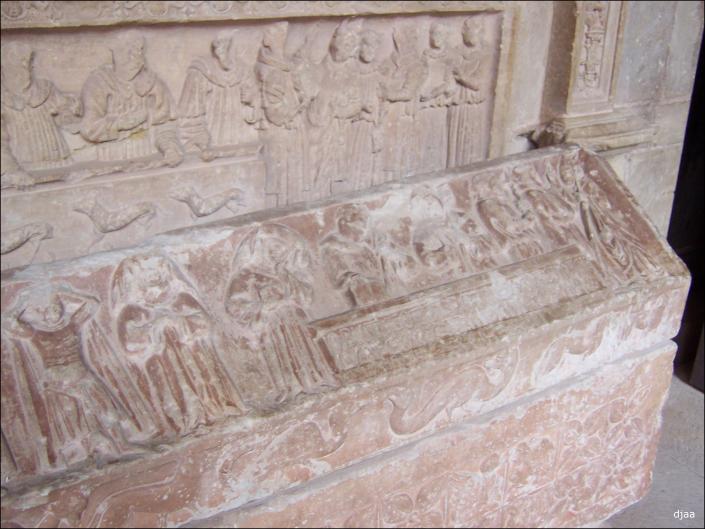 Detalles escultricos del sepulcro de la esposa de don Diego Lpez de Haro
