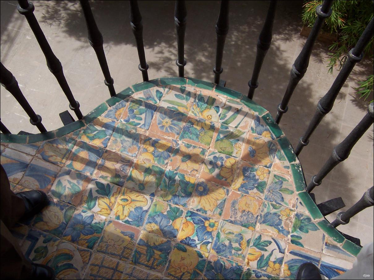 Balc�n que asoma al patio de las ca�as, y suelo original