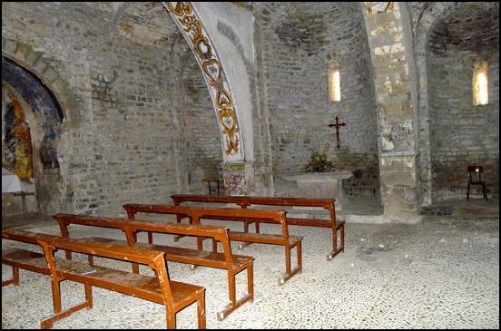 Interior hacia la nave del evangelio
