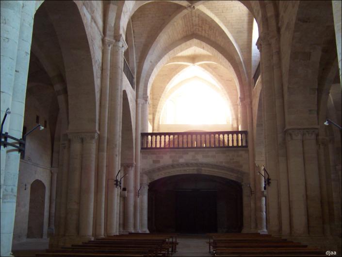 Interior hacia el coro