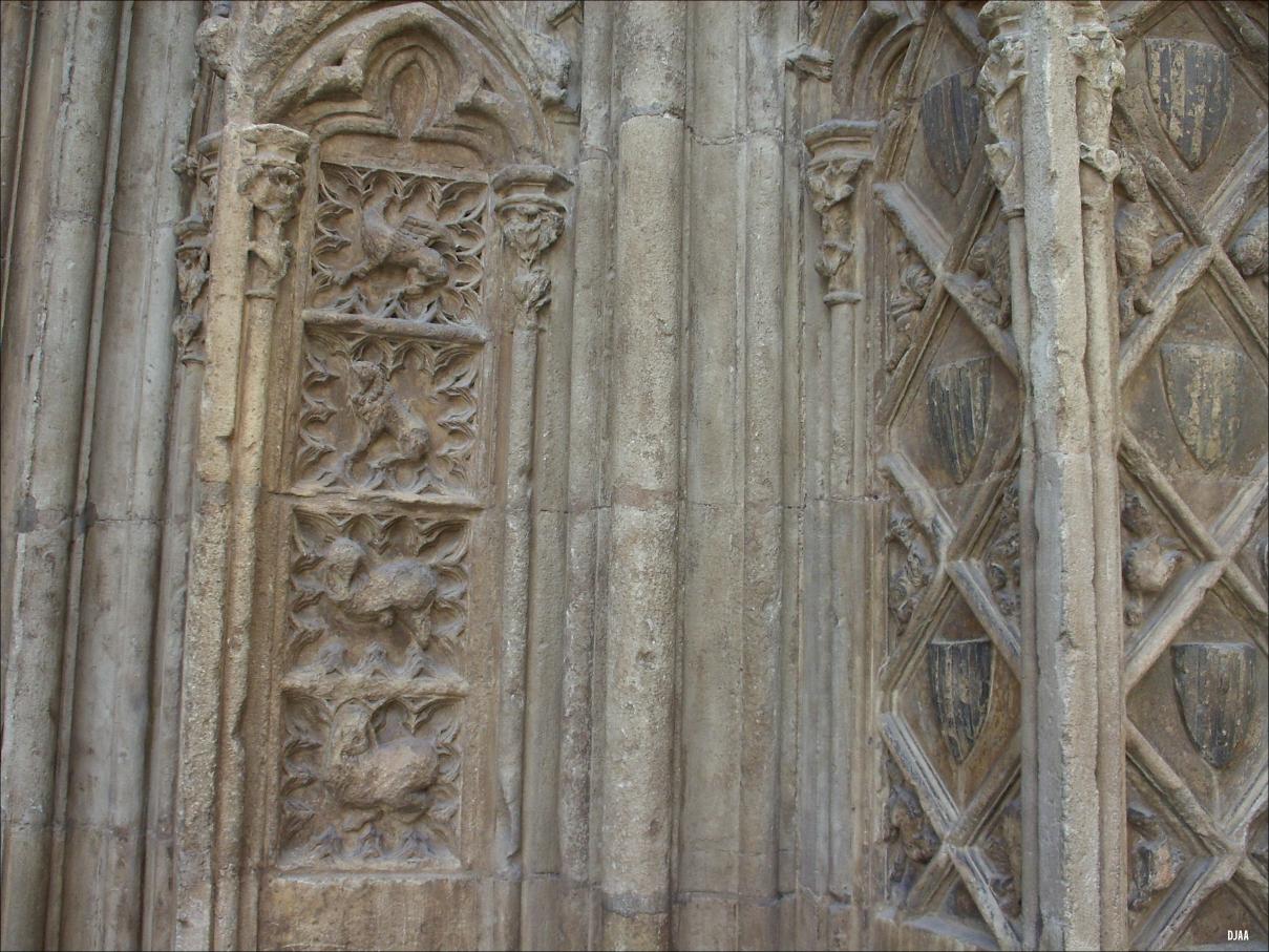 Detalle escult�rico de una de las jambas de la Puerta de los Ap�stoles de la Catedral de Valencia