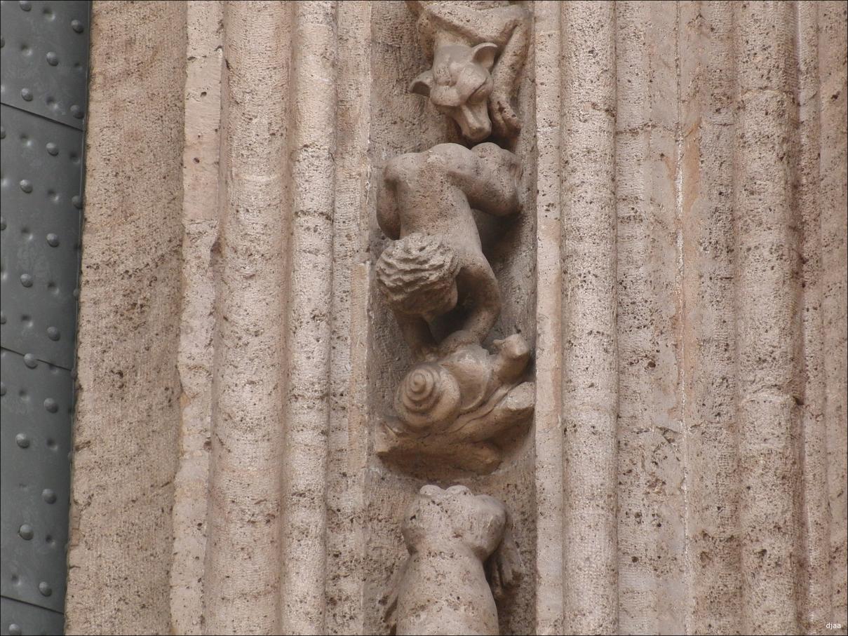Motivos escultoricos de la Puerta principal de la Lonja 