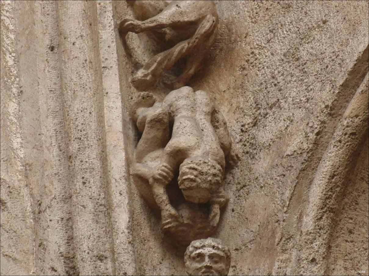 Motivos escultoricos de la Puerta principal de la Lonja 