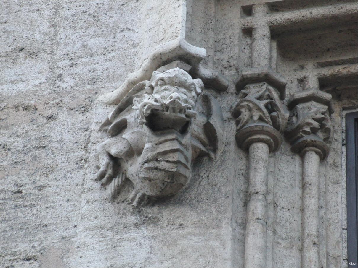 Fachada principal. (1� Ventana, lado izquierdo)
