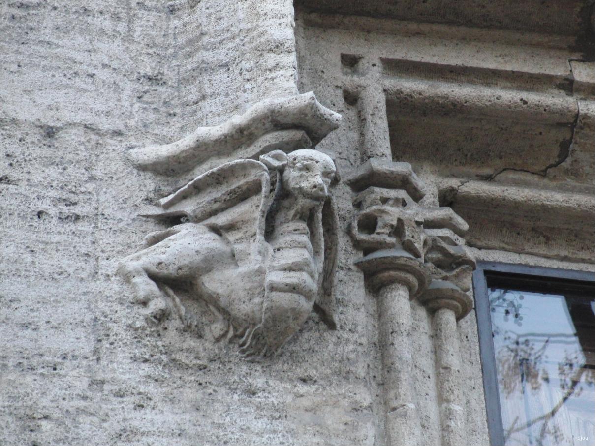 Fachada principal. (3� Ventana, lado izquierdo)