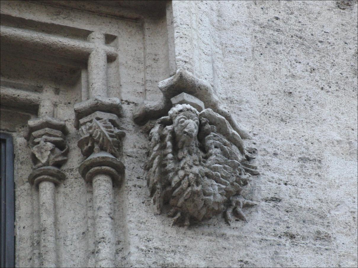 Fachada principal. (3� Ventana, lado derecho)