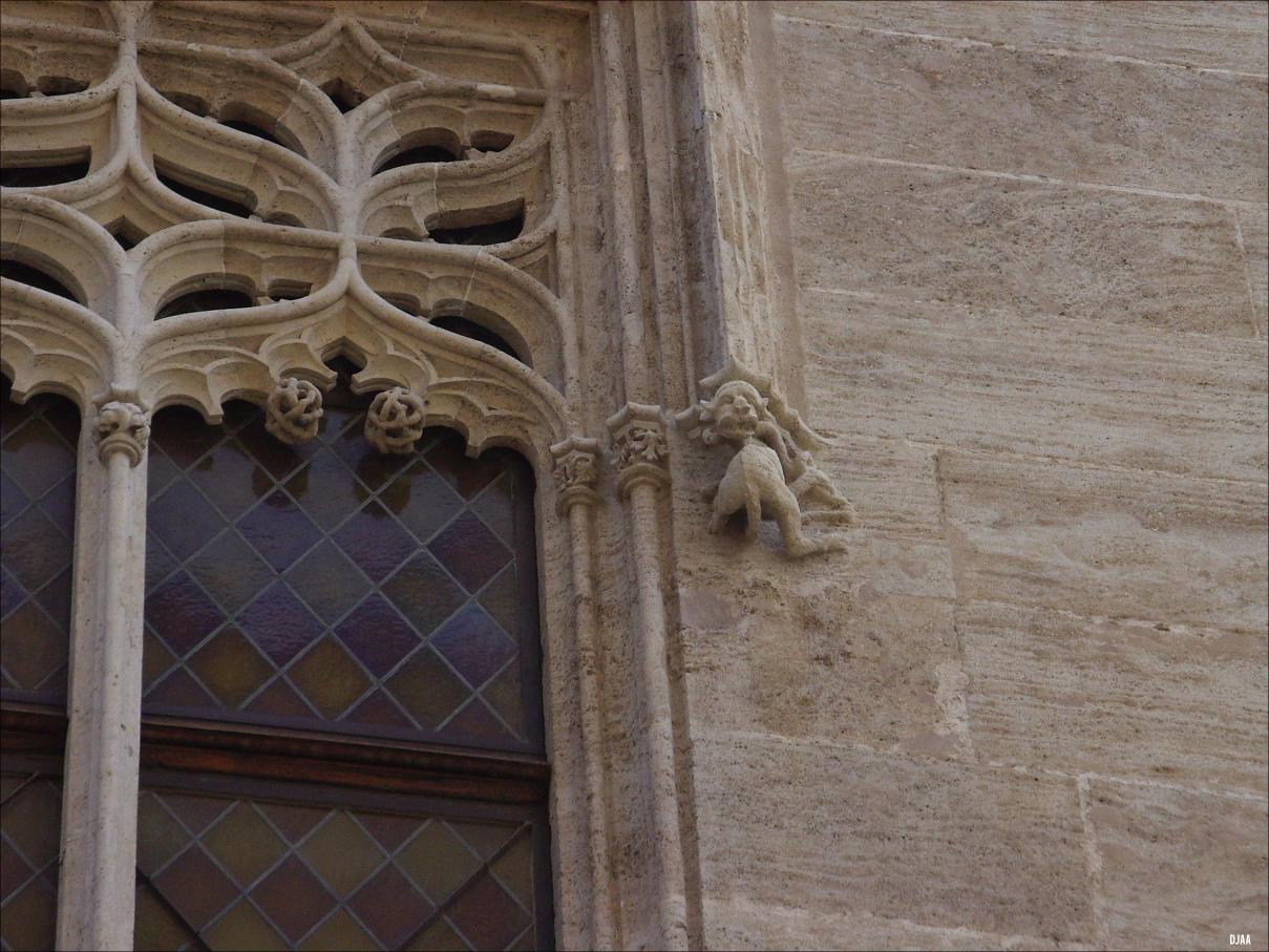 Fachada calle Cordellats. Mensula lado derecho ventana