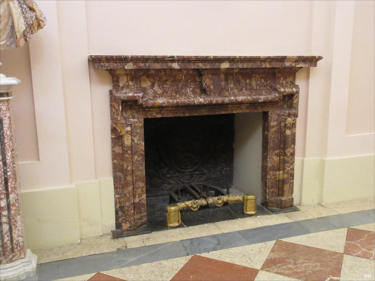 Sala de alabarderos. Chimenea