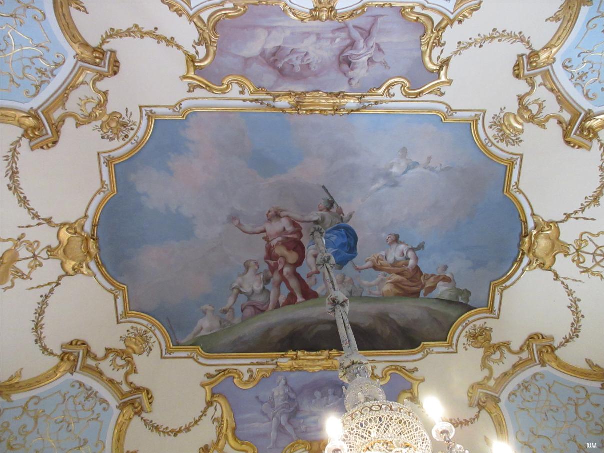 Vestidor. Techo de la sala